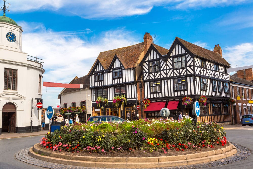 This image has an empty alt attribute; its file name is london-travel-guide-best-day-trips-stratford.jpg