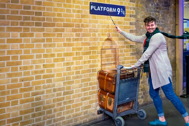 This image has an empty alt attribute; its file name is london-travel-guide-platform-9-3-4.jpg