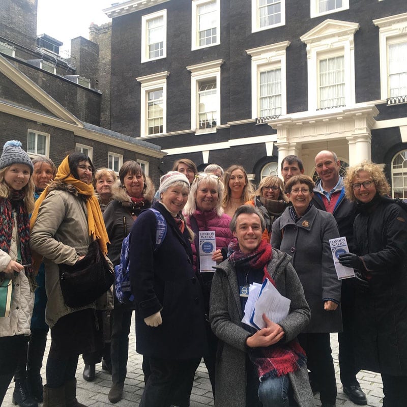 This image has an empty alt attribute; its file name is london-travel-guide-walking-tours.jpg