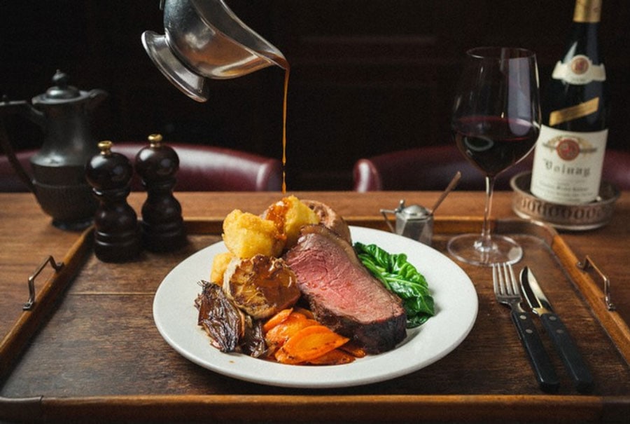 This image has an empty alt attribute; its file name is london-travel-sunday-roast-best.jpg